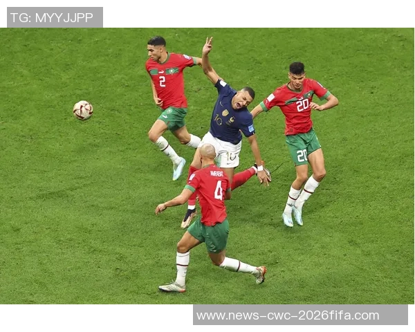 法国足球运动员在儿童画中的梦想与激情展现